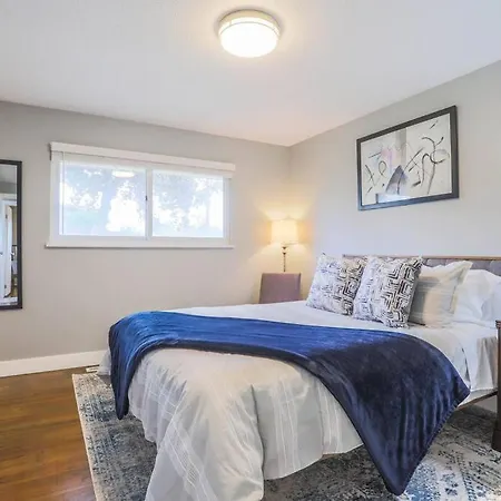 New Modern Home W/ Beautiful Finishes!